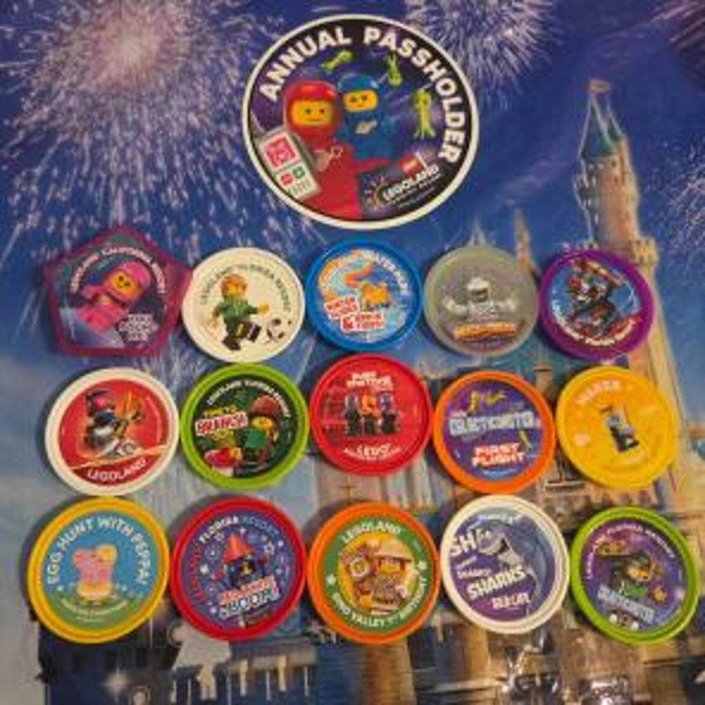 Disney world Pins HUGE LOT THROUGHOUT THE YEARS 2001-2012