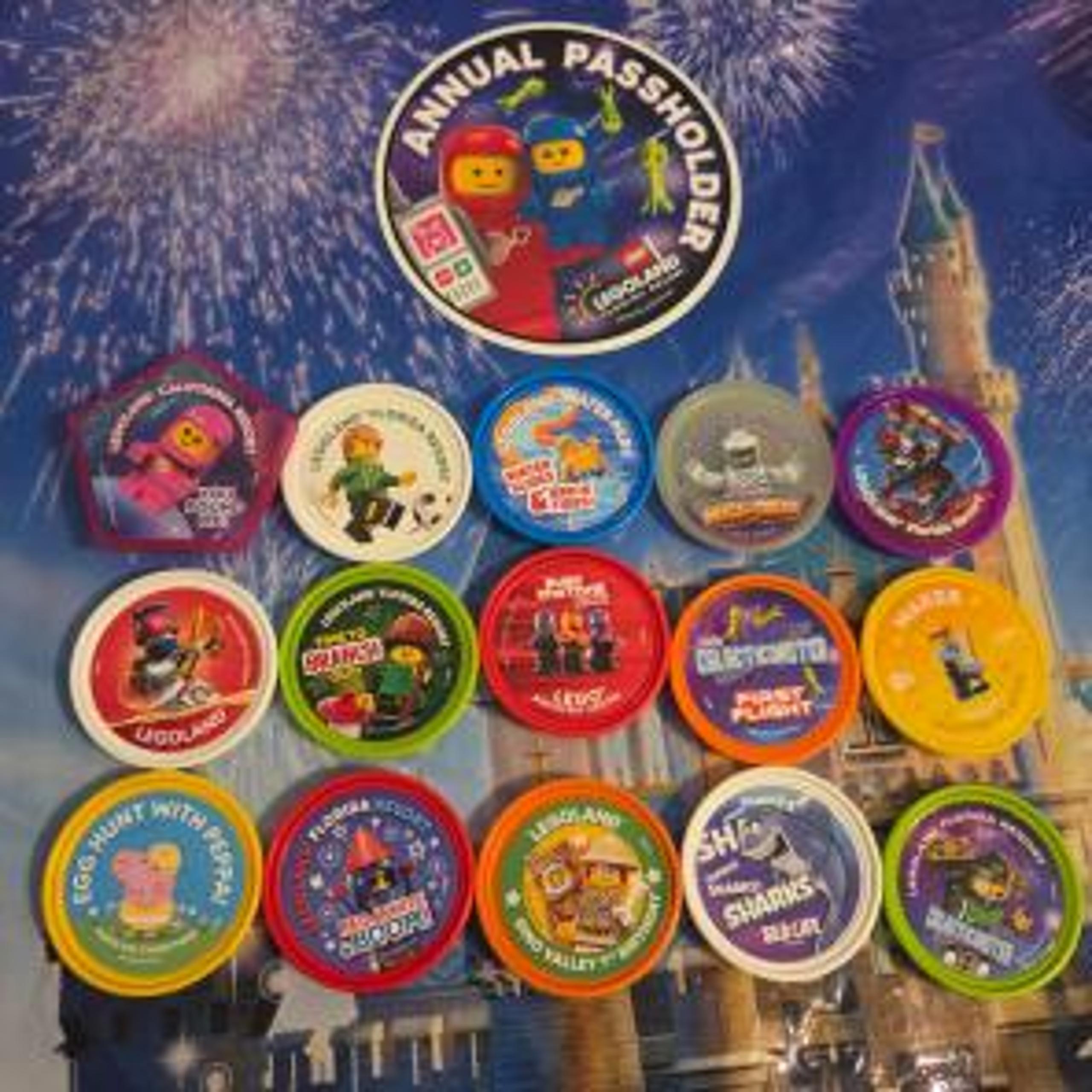 Disney world Pins HUGE LOT THROUGHOUT THE YEARS 2001-2012