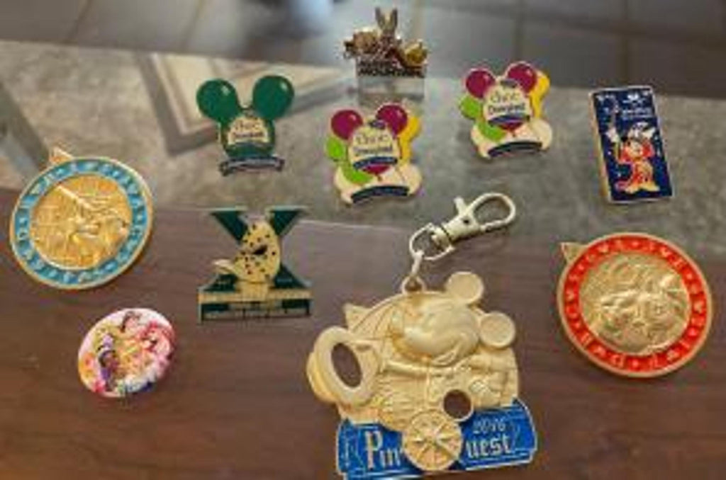 Disney world Pins HUGE LOT THROUGHOUT THE YEARS 2001-2012