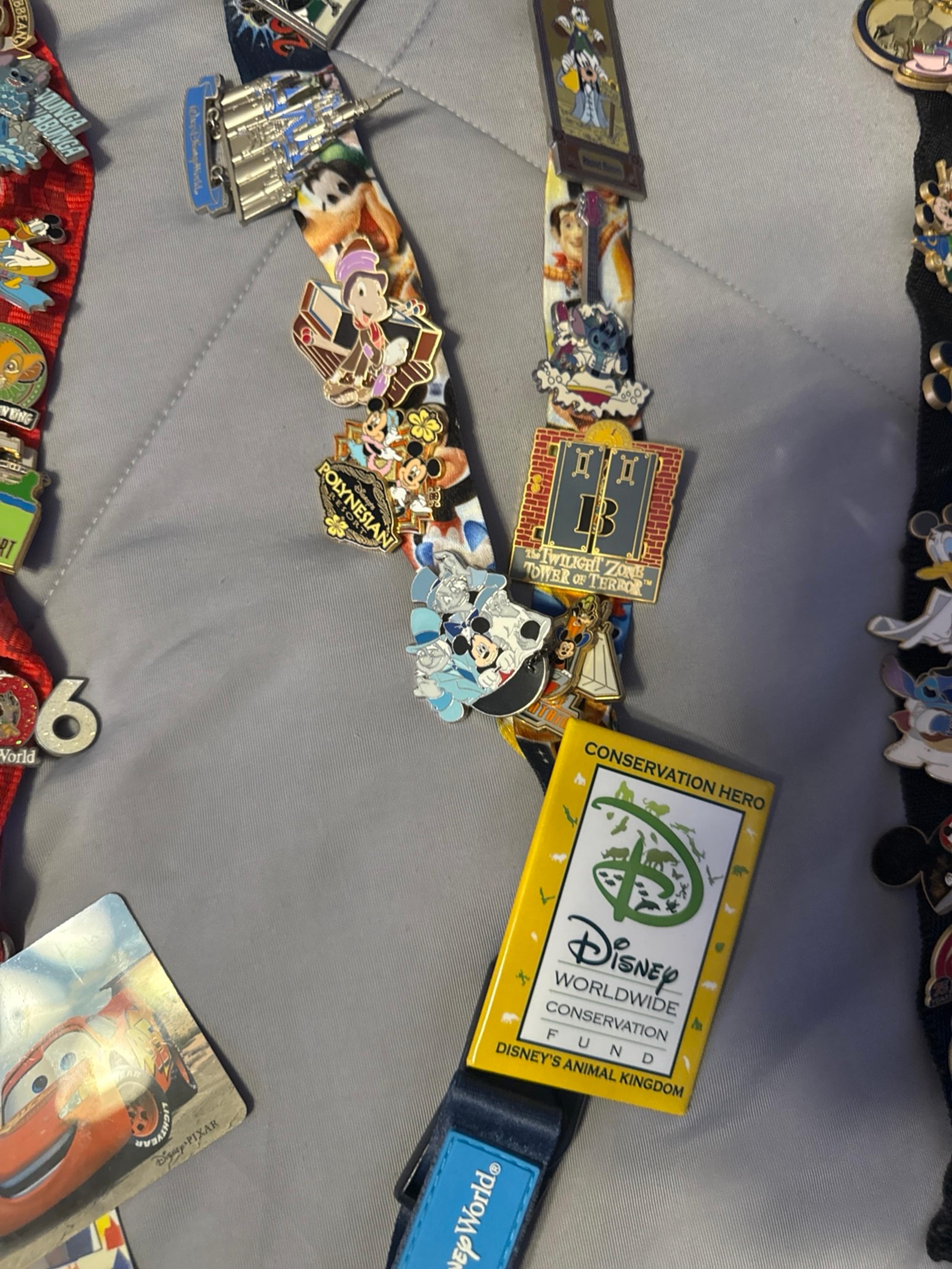 Disney world Pins HUGE LOT THROUGHOUT THE YEARS 2001-2012