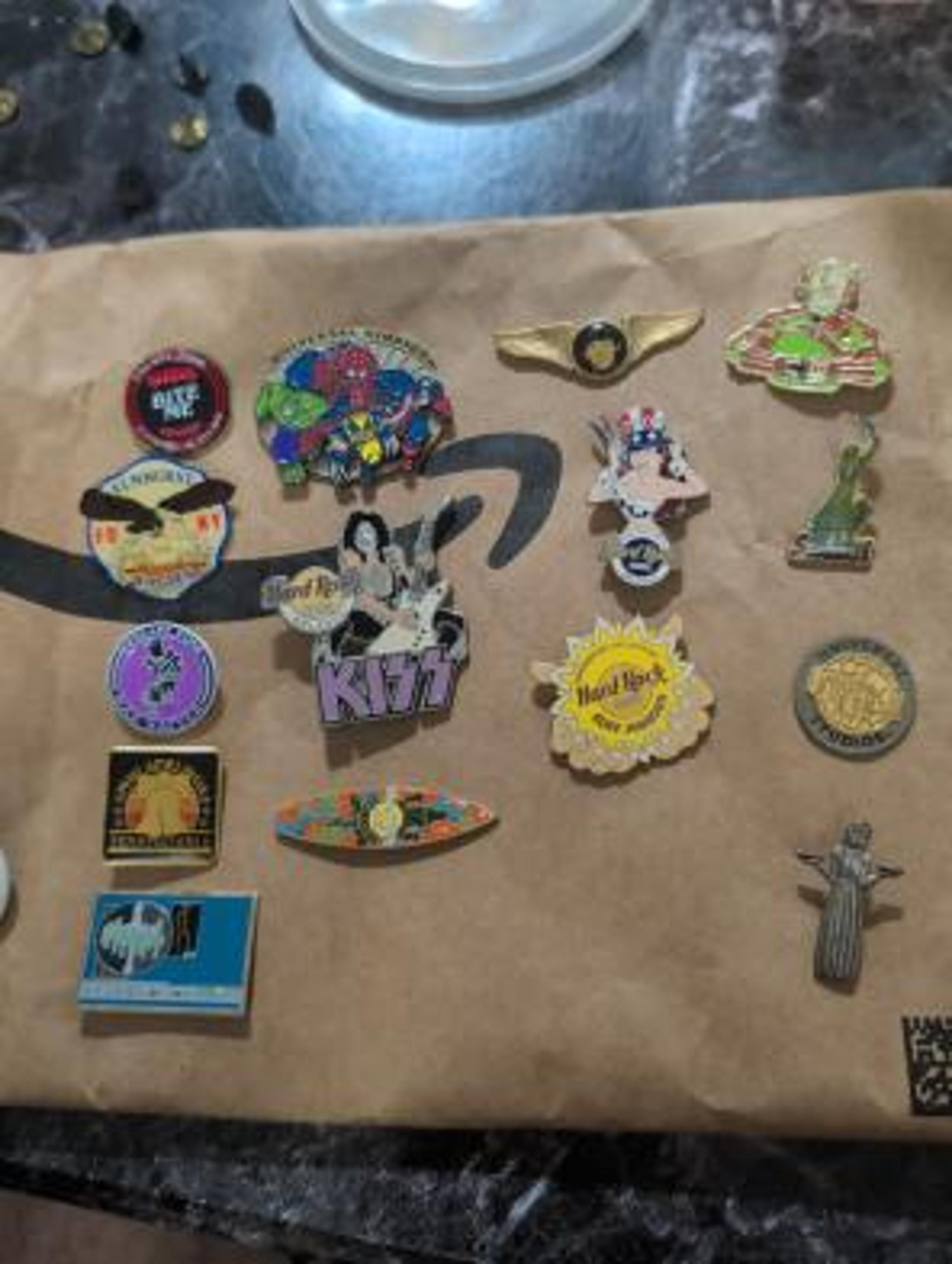 Disney world Pins HUGE LOT THROUGHOUT THE YEARS 2001-2012