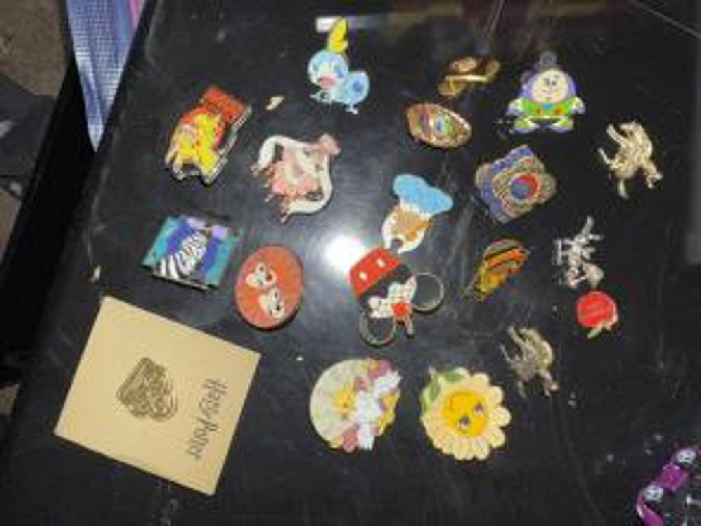 Disney world Pins HUGE LOT THROUGHOUT THE YEARS 2001-2012